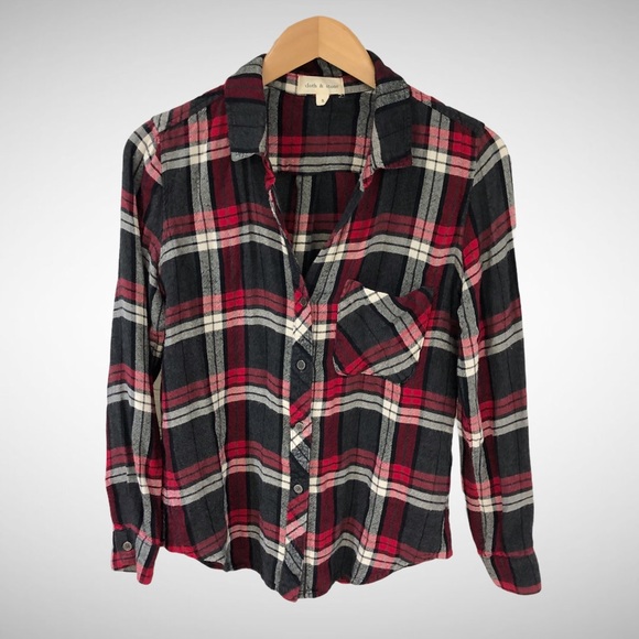 cloth & stone Tops - Cloth & Stone Red Gray Plaid Flannel Shirt Size S